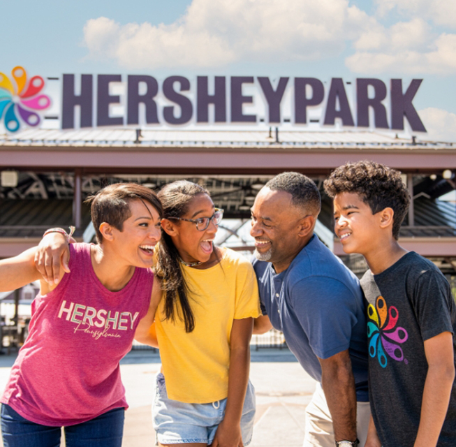 Family at the front gate of Hersheypark